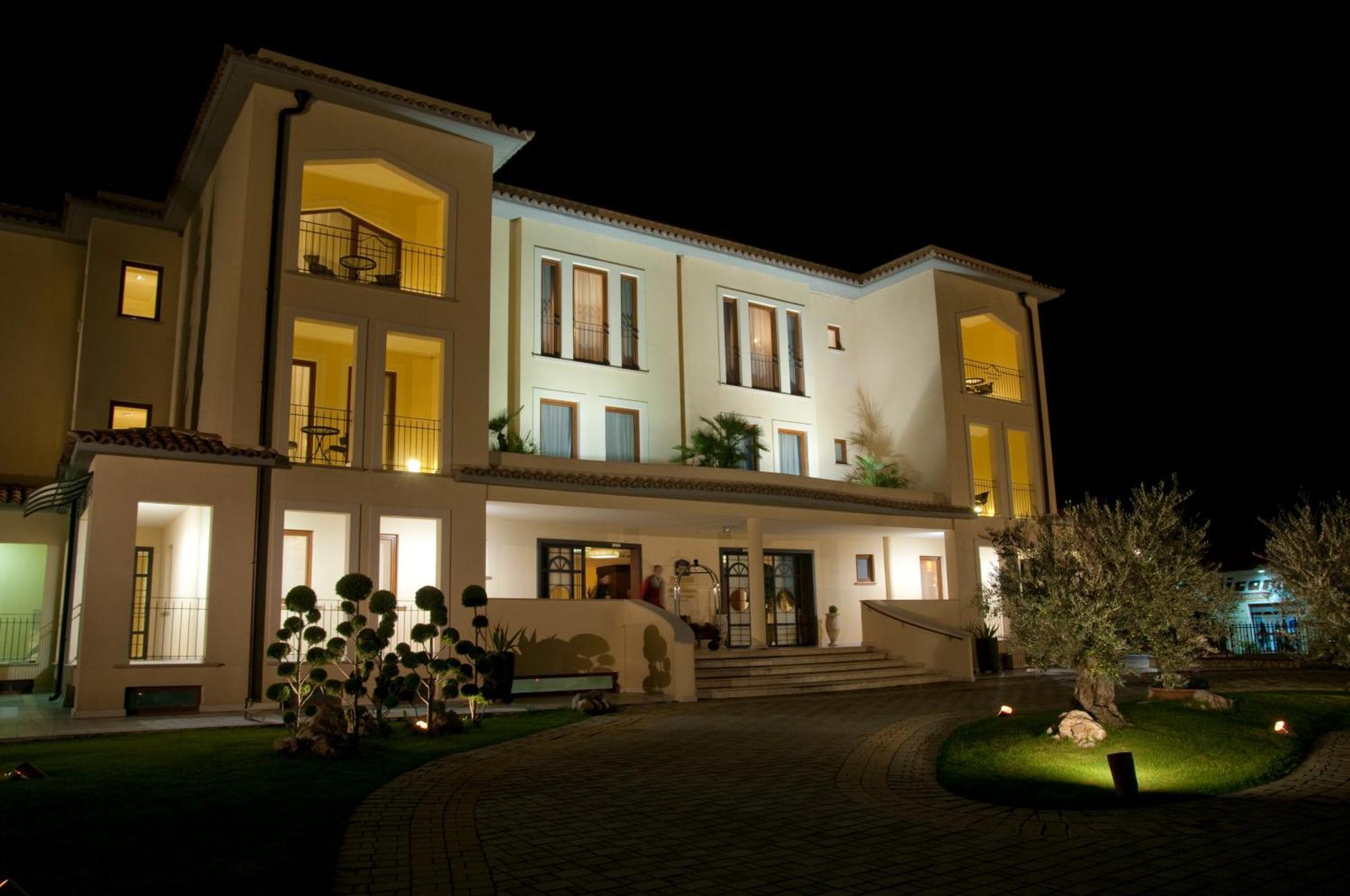 Best Western Premier Villa Fabiano Palace Hotel Rende Exteriör bild