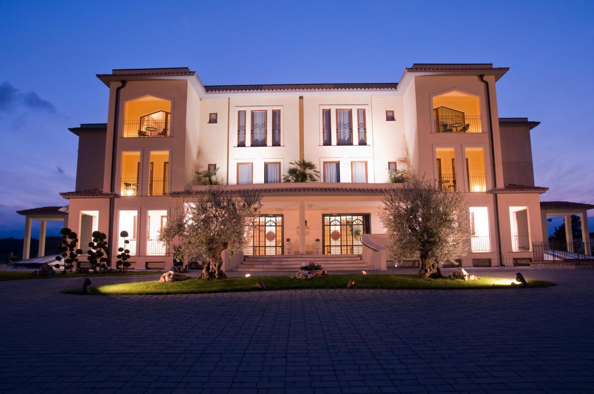Best Western Premier Villa Fabiano Palace Hotel Rende Exteriör bild